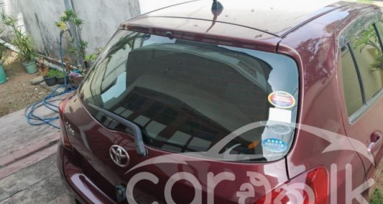 TOYOTA VITZ 2010