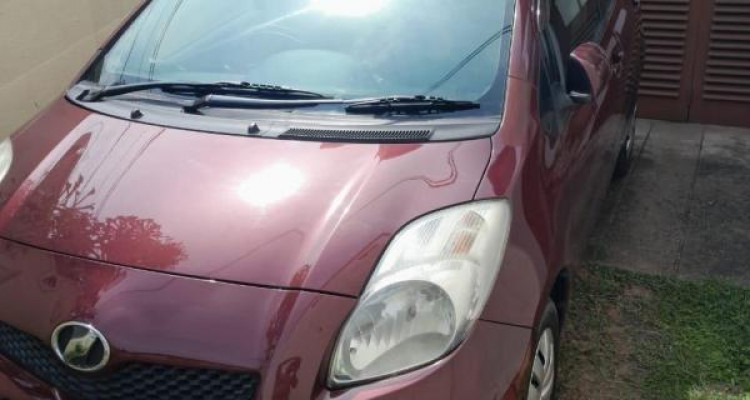 TOYOTA VITZ 2010