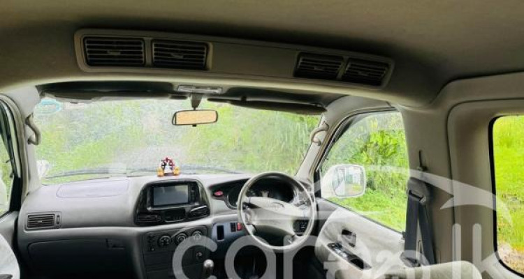 TOYOTA NOAH KR42 2005