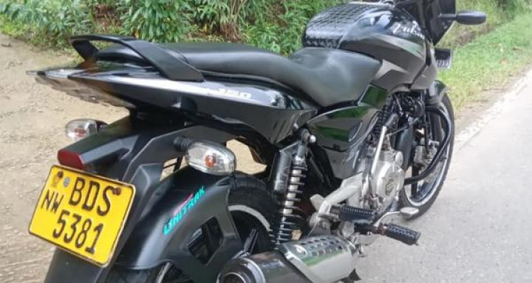 BAJAJ PULSAR 150 2016