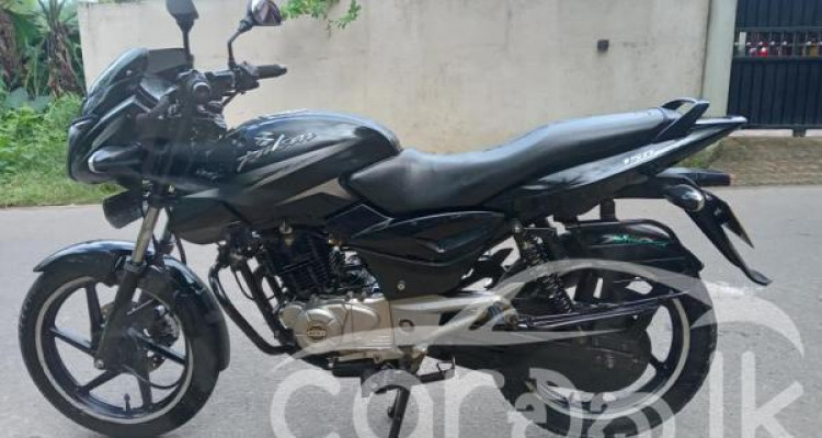BAJAJ PULSAR 150 2016