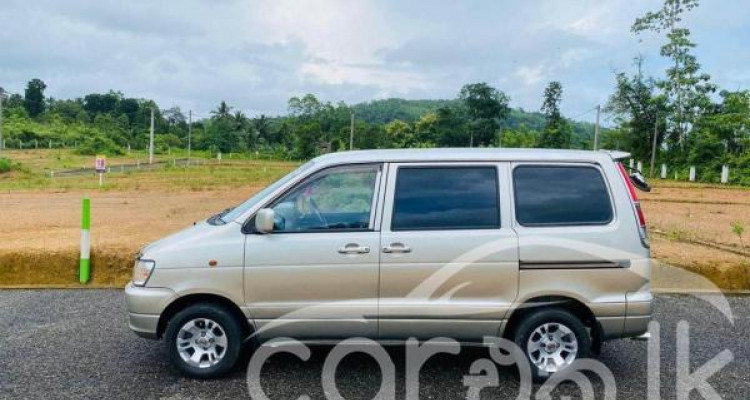 TOYOTA NOAH KR42 2000