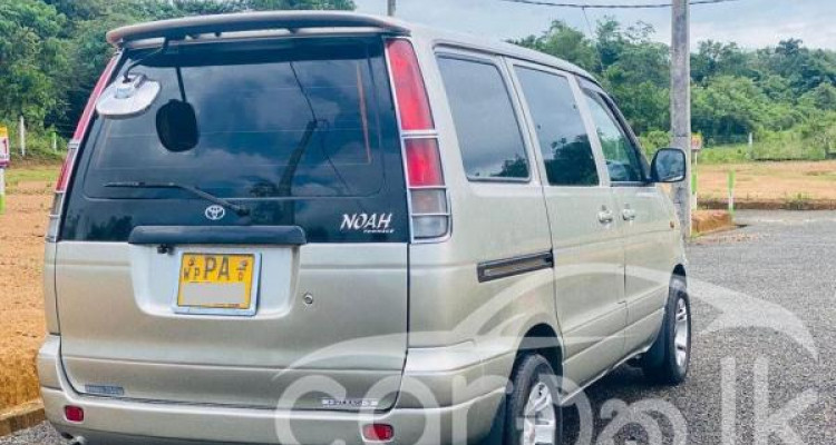 TOYOTA NOAH KR42 2000
