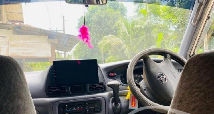 TOYOTA NOAH KR42 2000