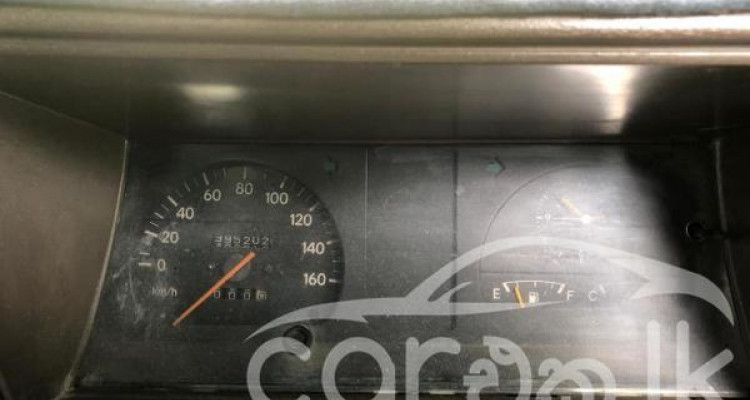 TOYOTA HIACE LH40 1982