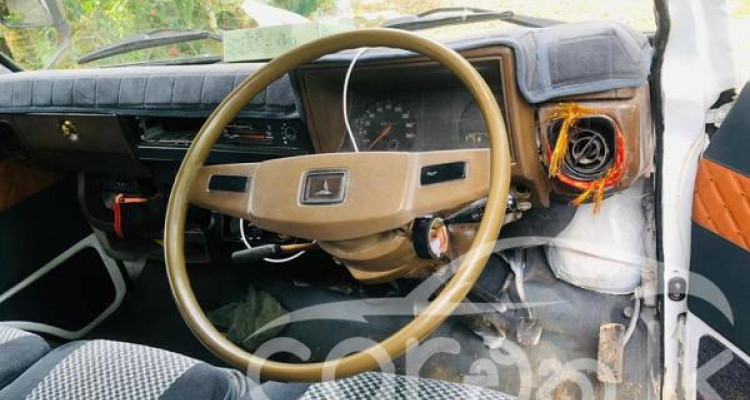 TOYOTA HIACE LH40 1982