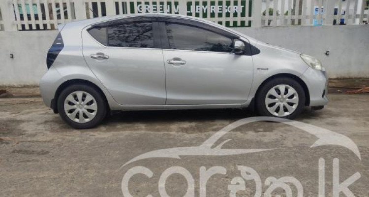TOYOTA AQUA 2012