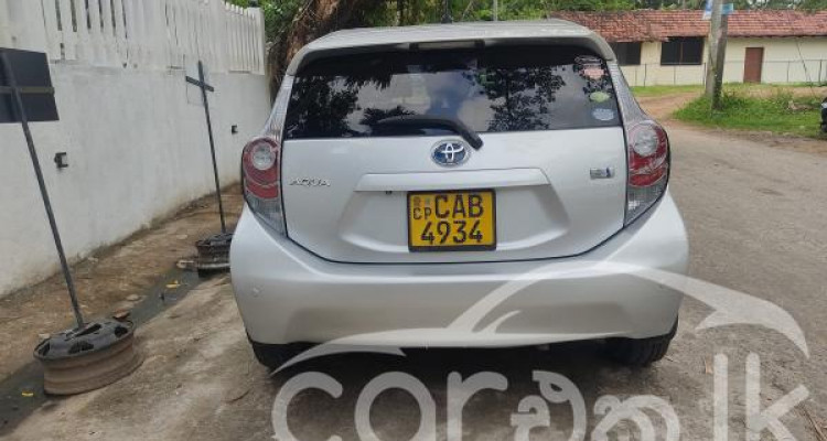 TOYOTA AQUA 2012