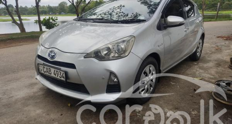 TOYOTA AQUA 2012