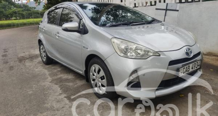 TOYOTA AQUA 2012