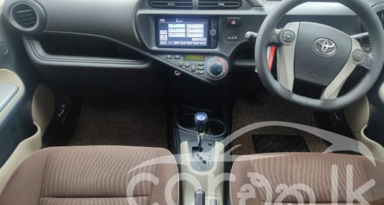 TOYOTA AQUA 2012