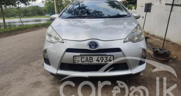 TOYOTA AQUA 2012