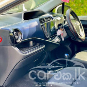 TOYOTA AQUA 2017