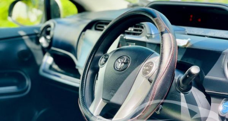 TOYOTA AQUA 2017
