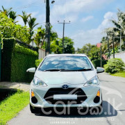 TOYOTA AQUA 2017