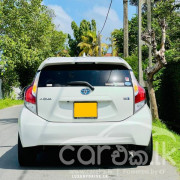 TOYOTA AQUA 2017