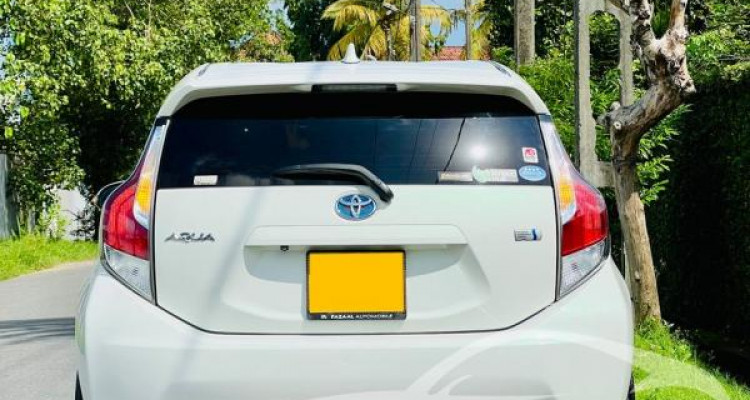 TOYOTA AQUA 2017
