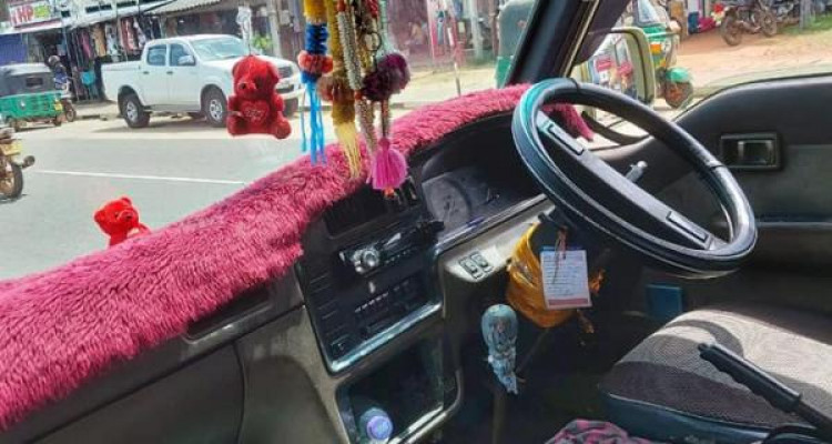 NISSAN CARAVAN 1987