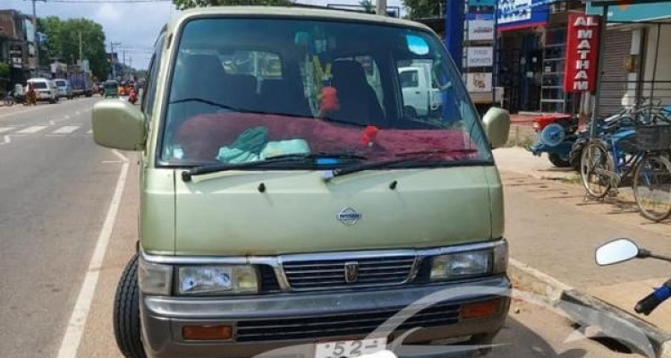 NISSAN CARAVAN 1987