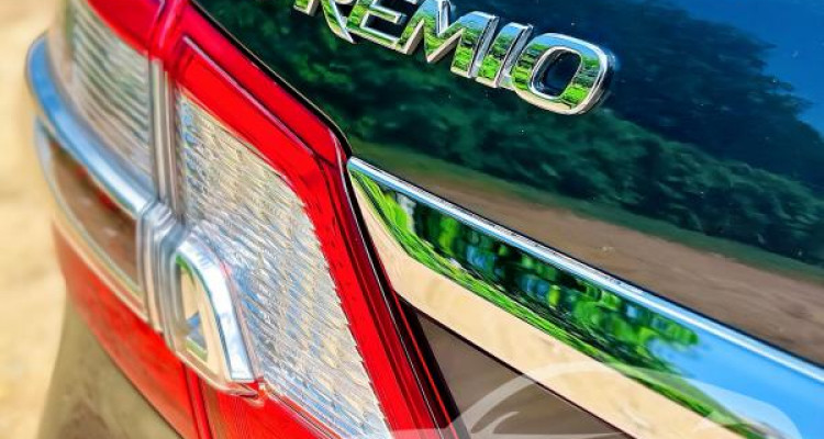 TOYOTA PREMIO 2015
