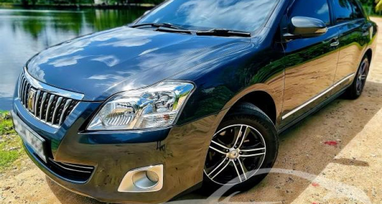 TOYOTA PREMIO 2015