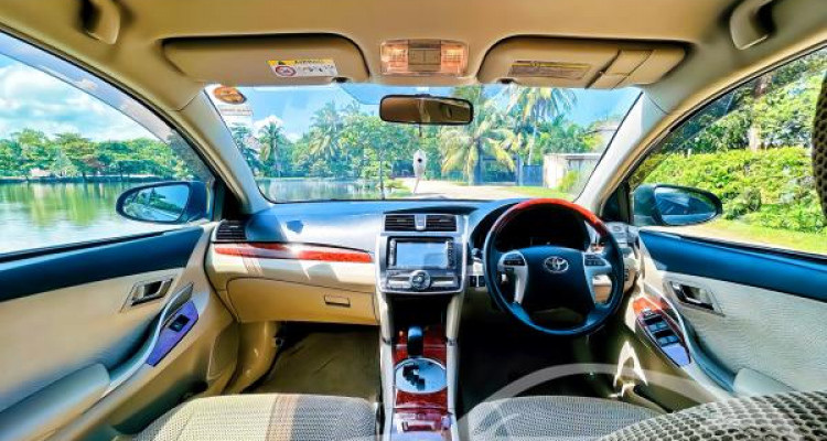 TOYOTA PREMIO 2015
