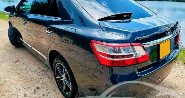 TOYOTA PREMIO 2015