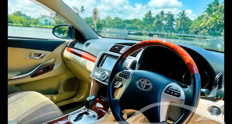 TOYOTA PREMIO 2015