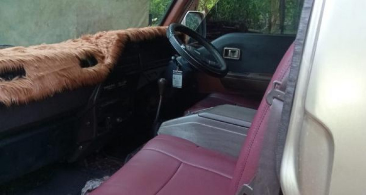 NISSAN CARAVAN 1993