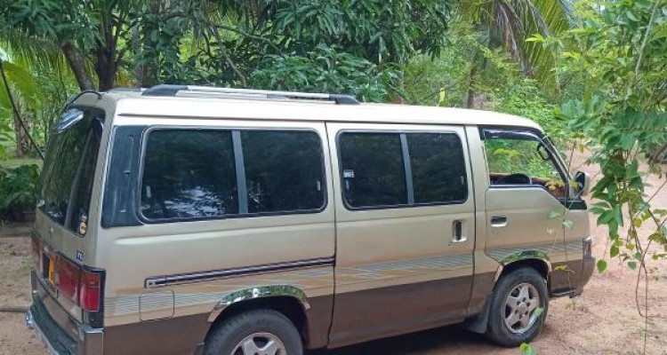 NISSAN CARAVAN 1993