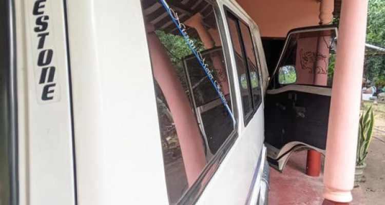 NISSAN VANETTE 2002