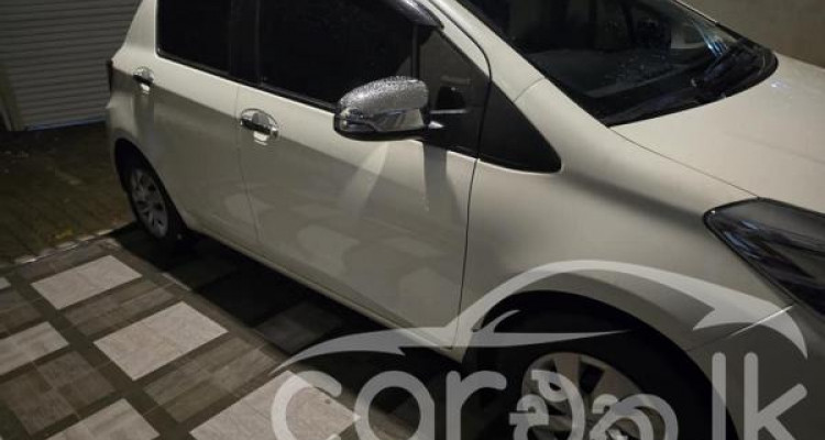 TOYOTA VITZ 2019