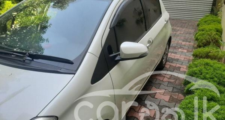 TOYOTA VITZ 2019