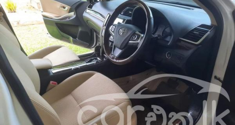 TOYOTA PREMIO 2018