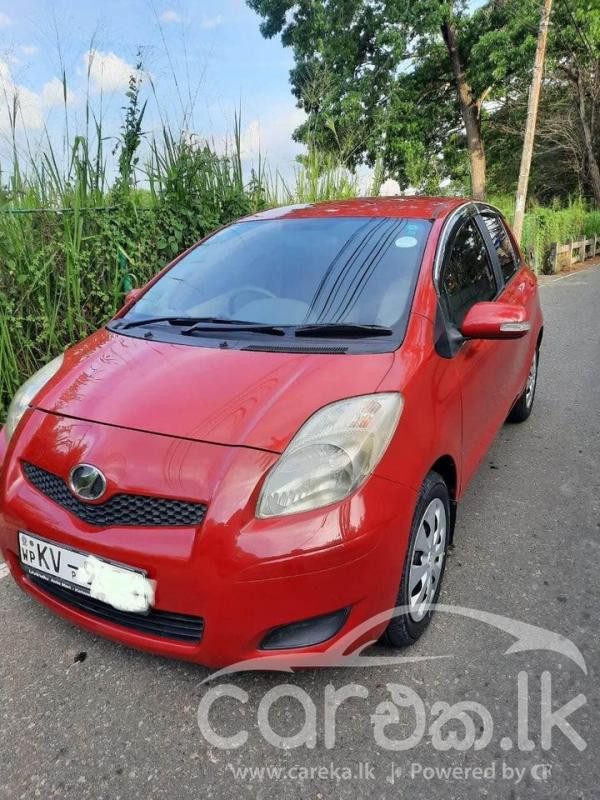 TOYOTA VITZ 2010