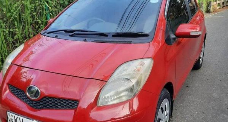 TOYOTA VITZ 2010