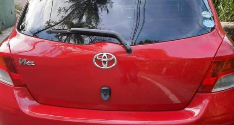 TOYOTA VITZ 2010