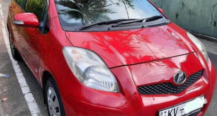 TOYOTA VITZ 2010