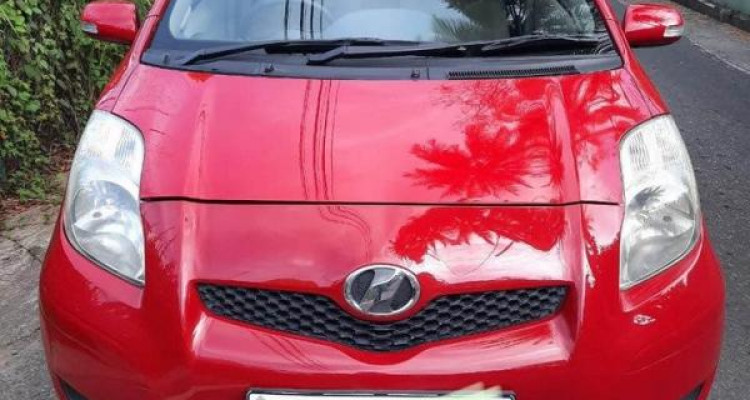 TOYOTA VITZ 2010