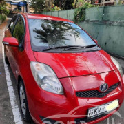 TOYOTA VITZ 2010