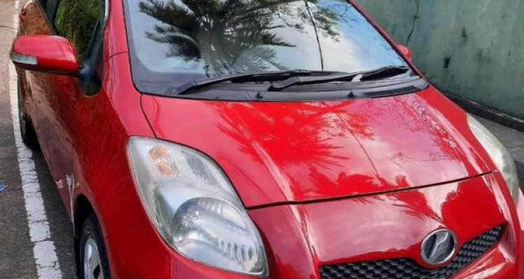 TOYOTA VITZ 2010