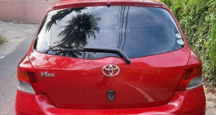 TOYOTA VITZ 2010
