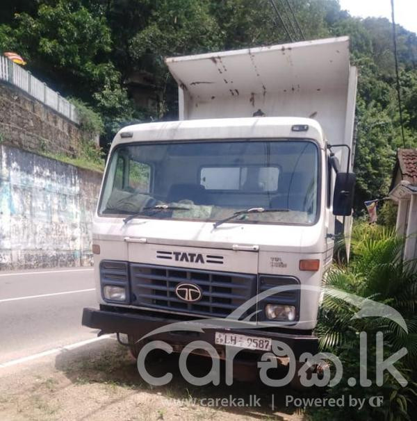 TATA TIPPER HIYA BUCKET 2011