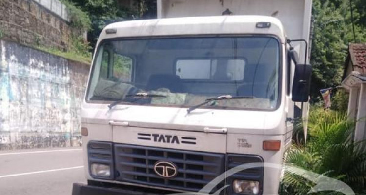 TATA TIPPER HIYA BUCKET 2011