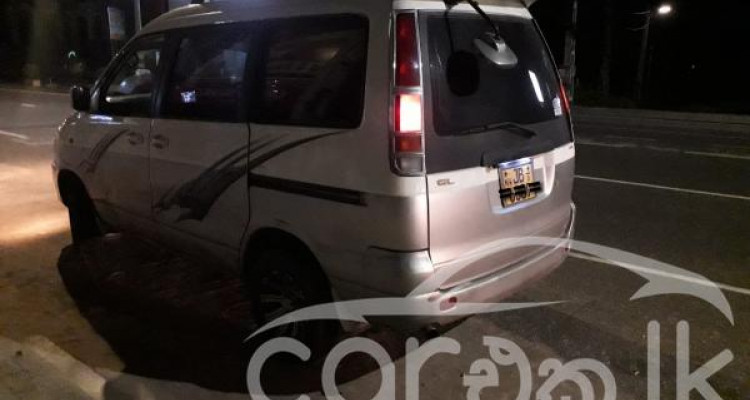TOYOTA NOAH CR42 1999