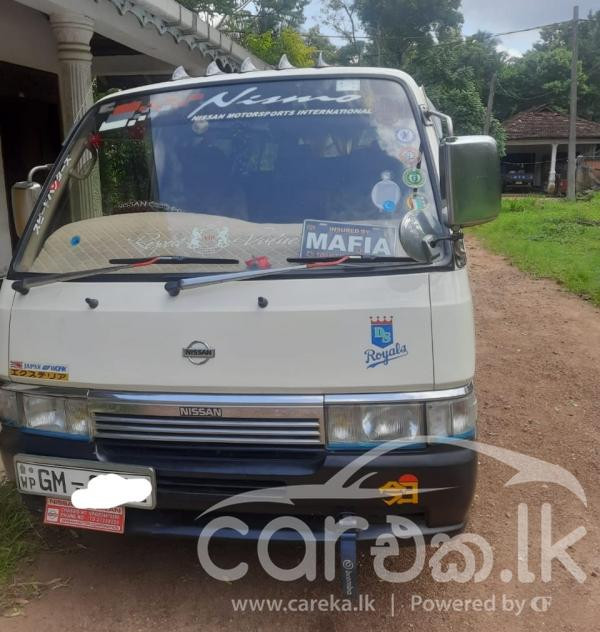 NISSAN CARAVAN 1996