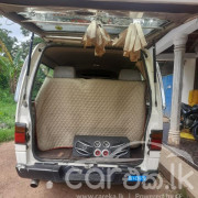 NISSAN CARAVAN 1996