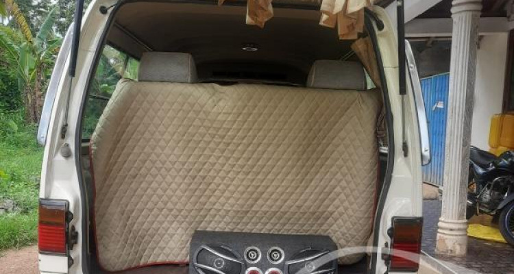 NISSAN CARAVAN 1996