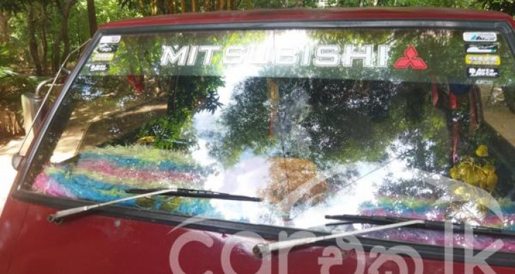 MITSUBISHI DELICA L300 1982