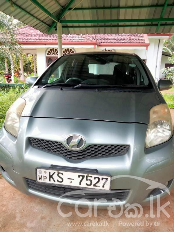TOYOTA VITZ 2010